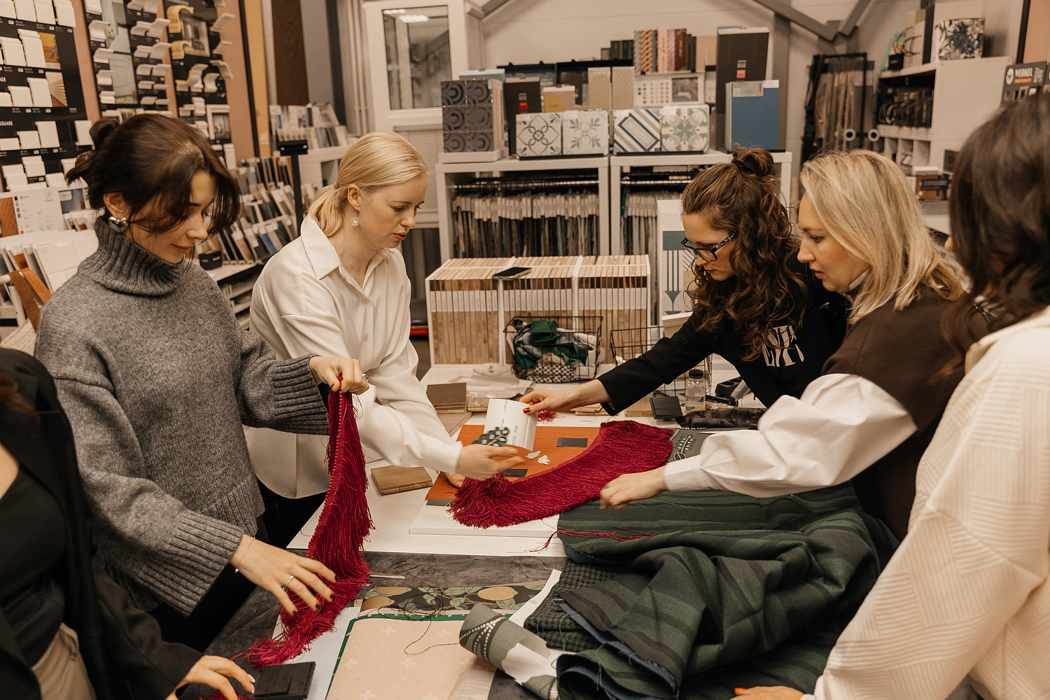 Презентация обойных новинок 2025 года от LOYMINA GROUP