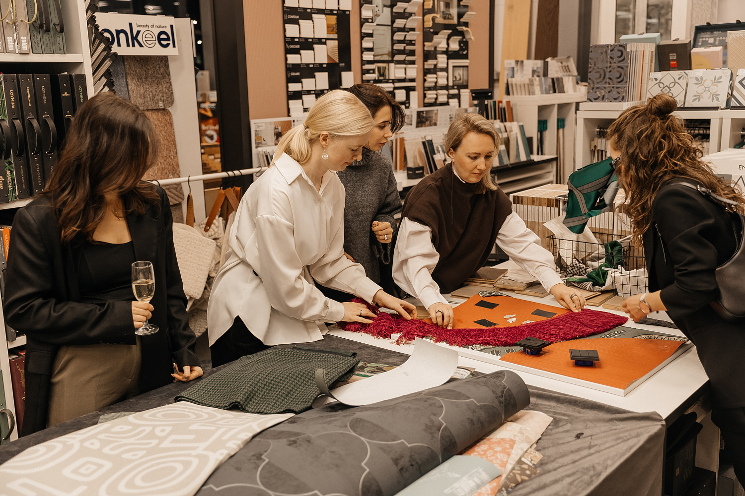 Презентация обойных новинок 2025 года от LOYMINA GROUP