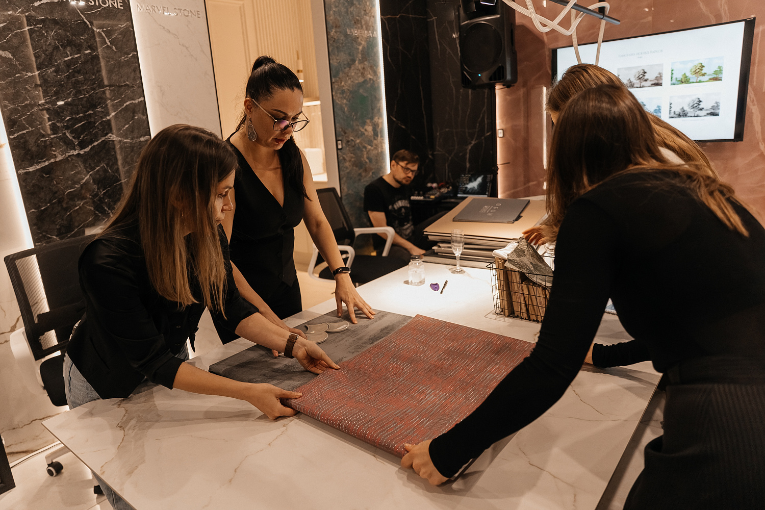 Презентация обойных новинок 2025 года от LOYMINA GROUP