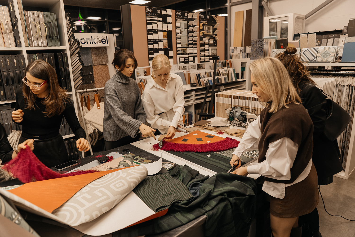 Презентация обойных новинок 2025 года от LOYMINA GROUP